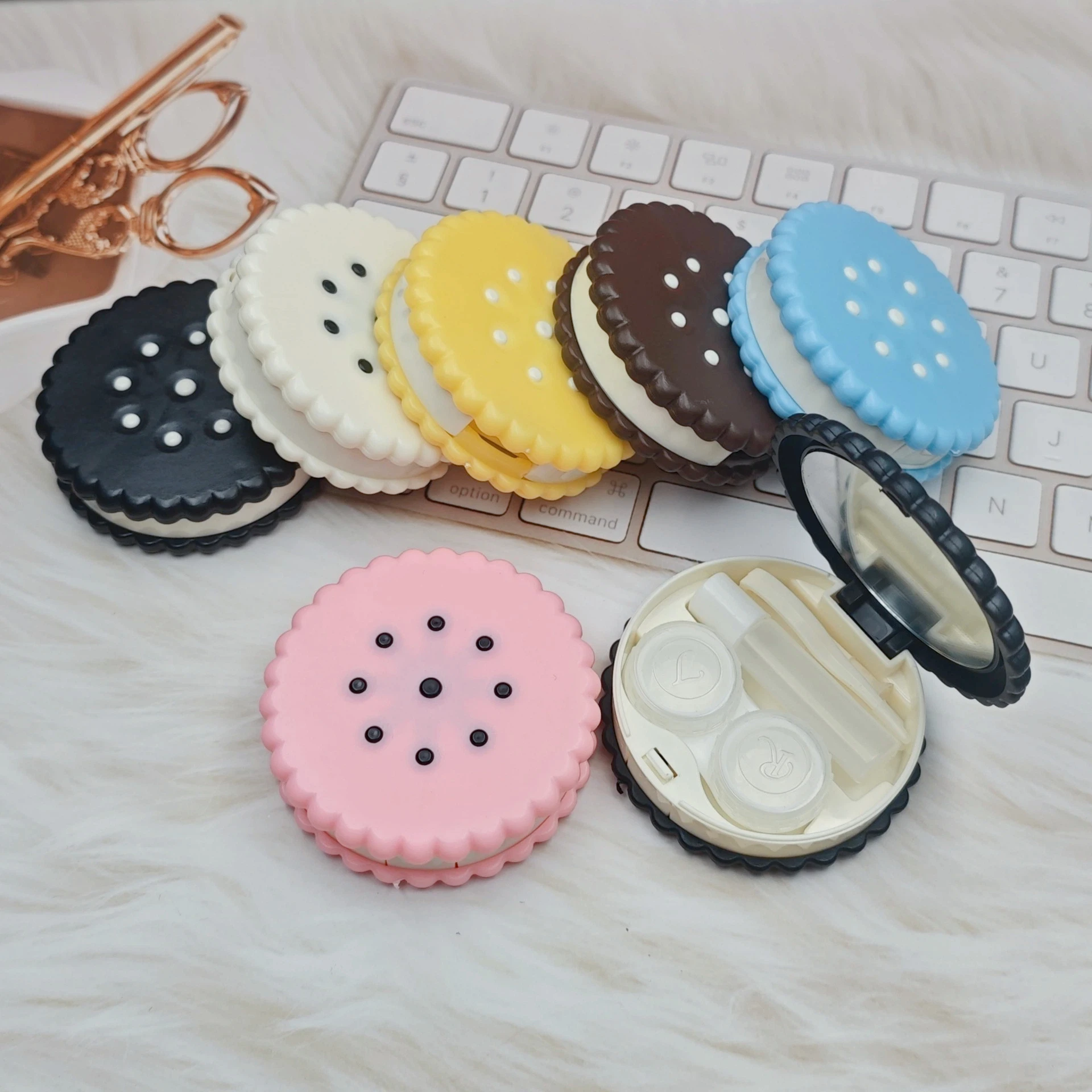 Compact and Adorable Contact Lens Case Minimalist Cartoon-Style Round Sesame Biscuit Portable Coloured Lens Case