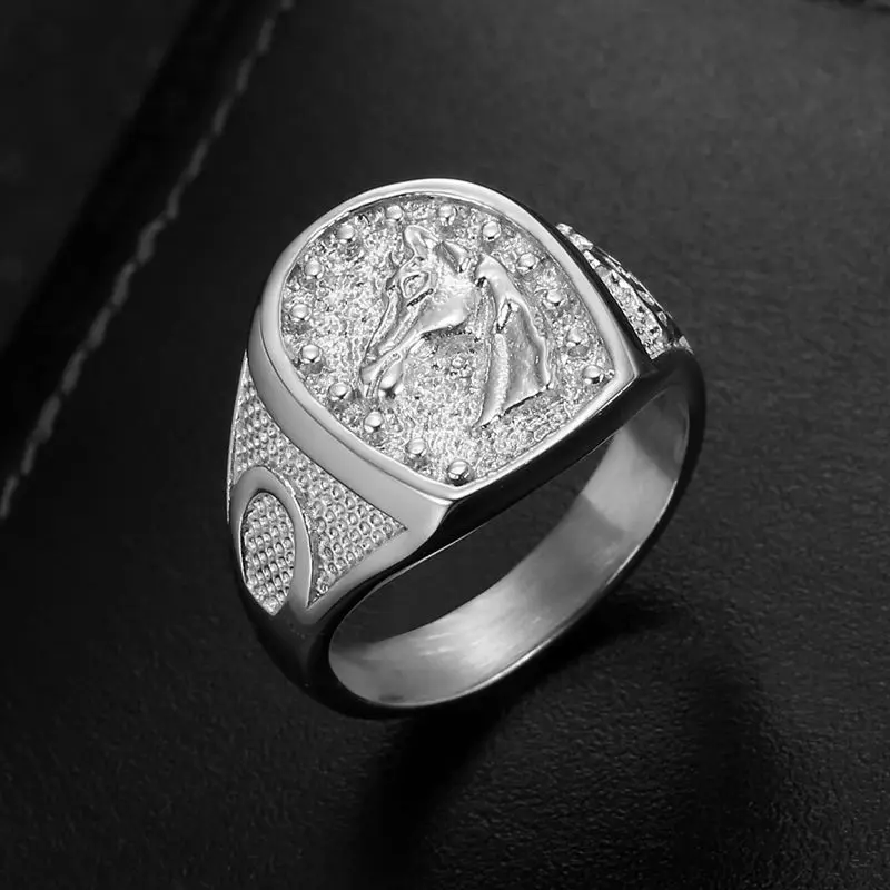 Men's Stainless Steel Gold-Plated Horsehead Ring Vacuum Heat-Treated for Durability And Shine