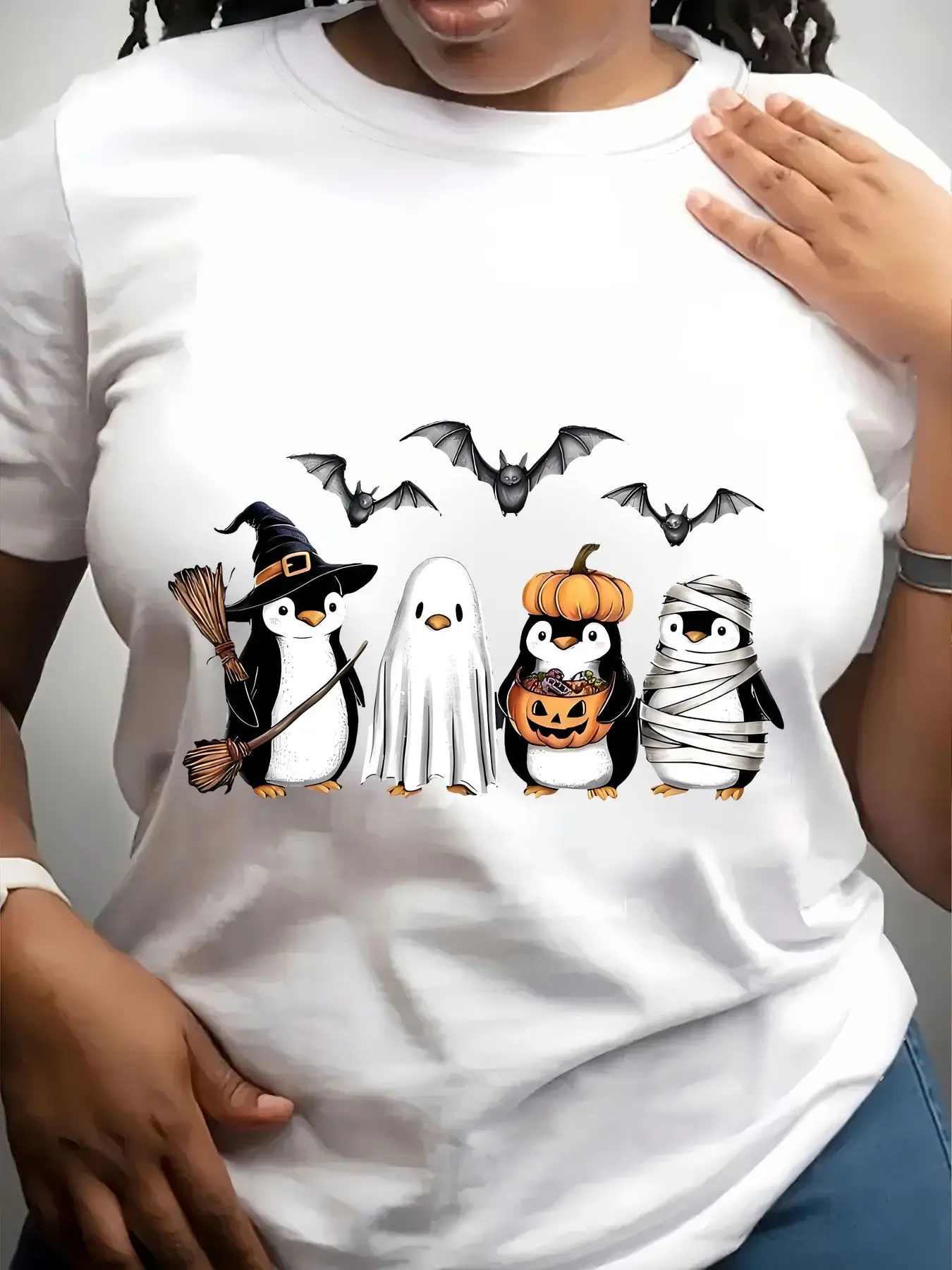 Women's Trendy Crew Neck T-Shirt Halloween Penguins Bats Ghost Pumpkin Suitable for Casual Sportswear