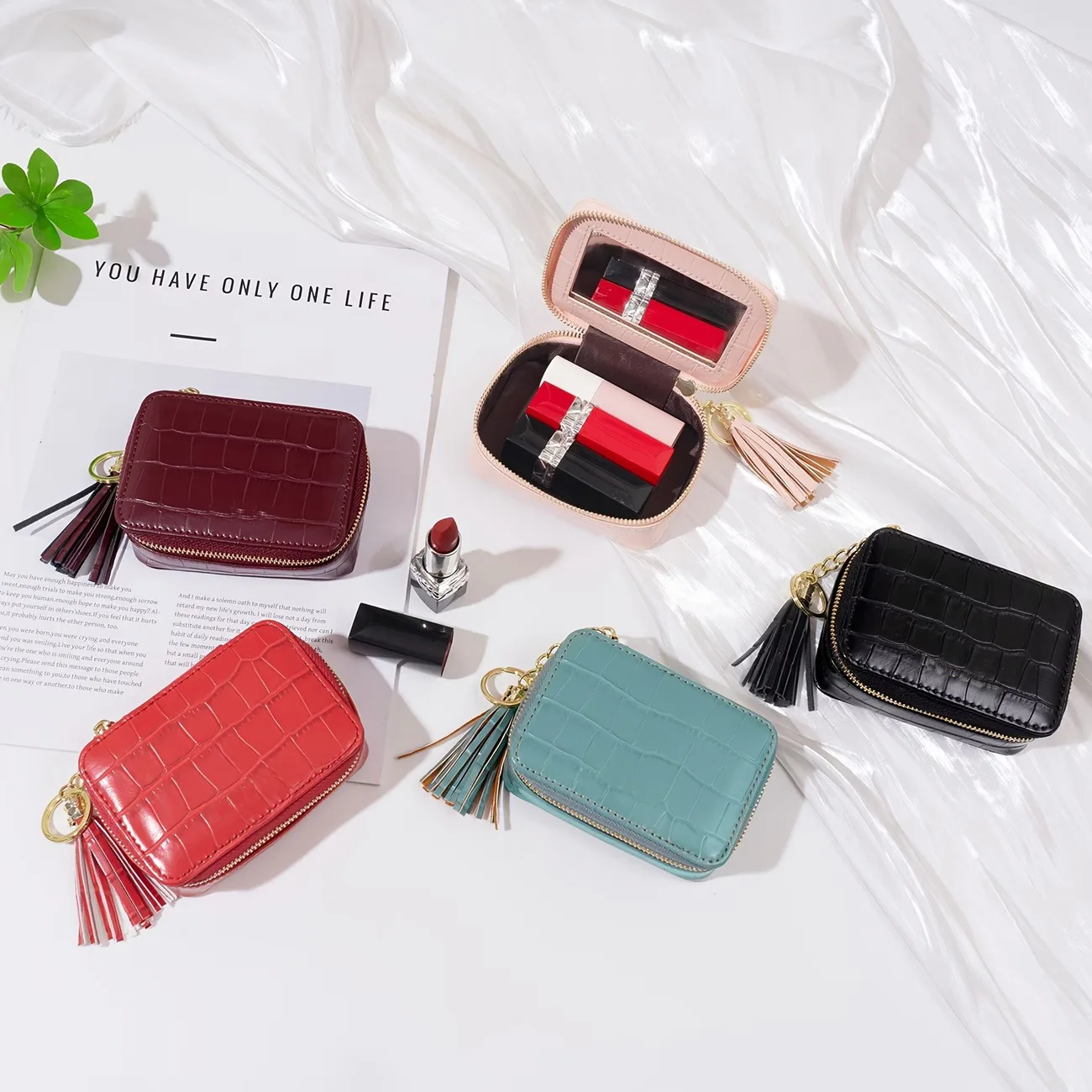 New Crocodile Patterned Envelope Storage Small Portable Makeup Bag With Red Envelope And Mirror Tassel Mouth Red Envelope