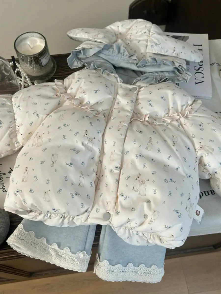 Koreanisches Kinder-Winteroutfit 2025 Neuerscheinung Cartoon Hasenohren Baumwolljacke mit Rüschenhose Zweiteiliges Set für G...