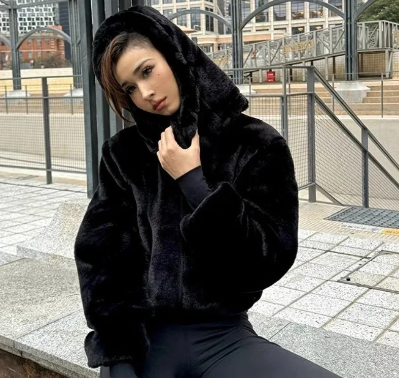 

Luxury Designer 2025 High Version New Model Same American Retro Environmentally Friendly Fur Hooded Short Zipper Fluff Jacket