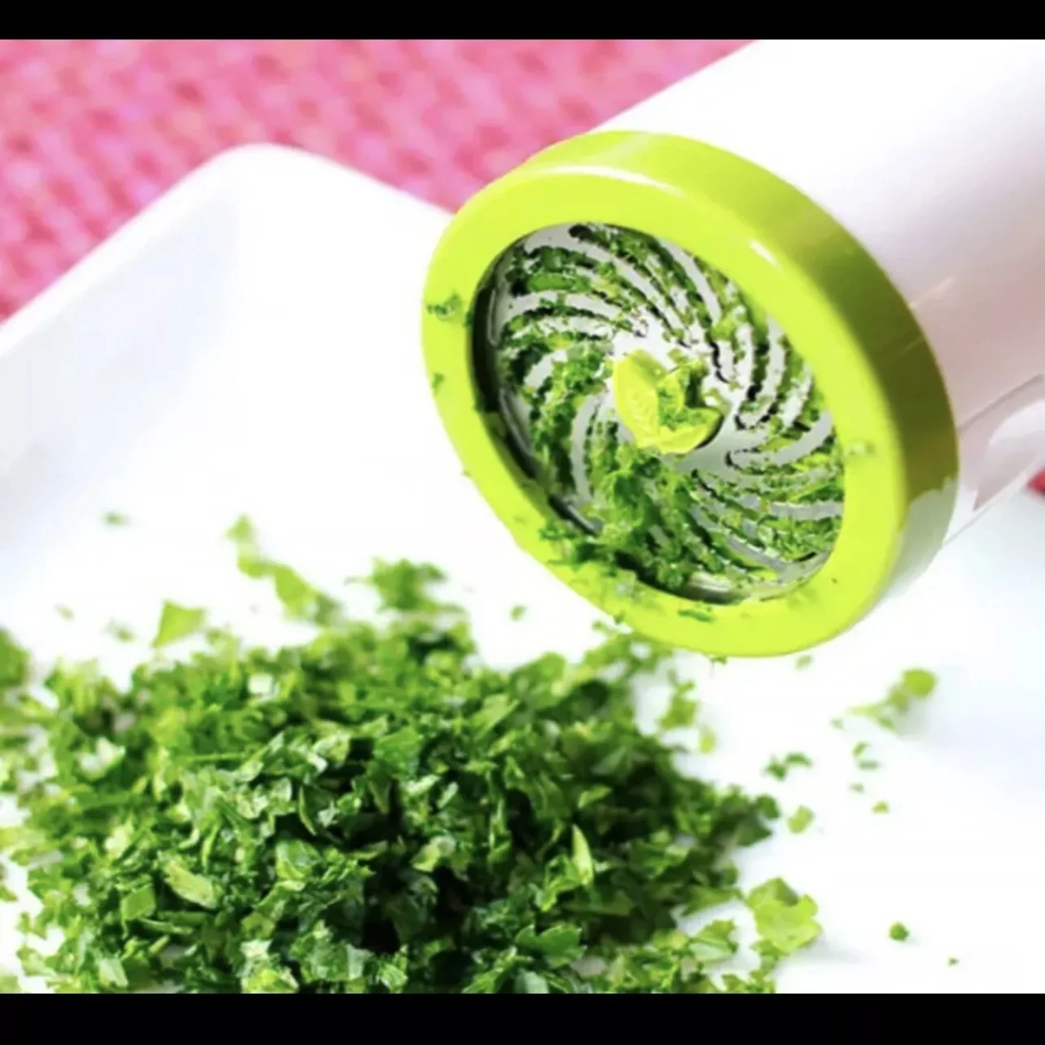 Herb Grinder Spice Vegetable Mill Shredder Chopper Parsley/Cilant