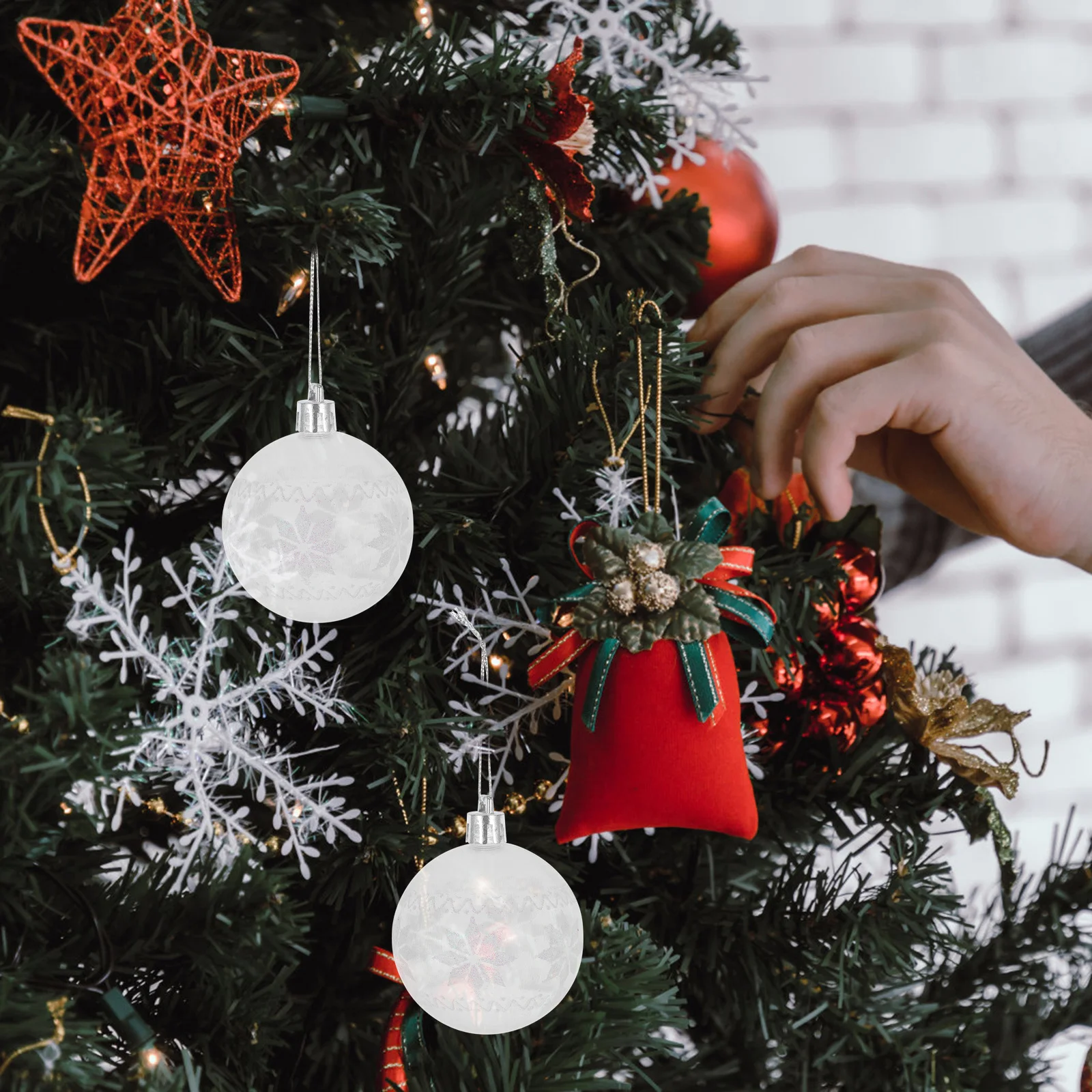 

6Pcs Xmas Hanging Balls Eye-Catching Christmas Tree Ball Decorations Lightweight Holiday Season Decorative Pendants