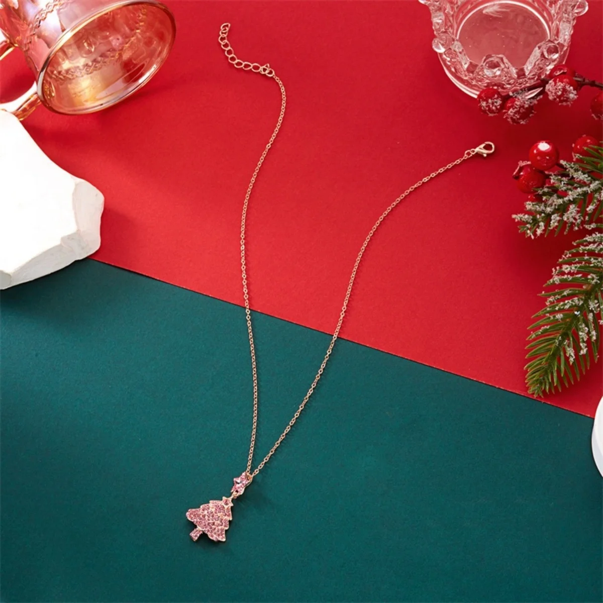 Glitzerndes, vollrosa Strass-Weihnachtsbaum-Halsketten- und Ohrring-Set für Damen, zartes, süßes Stern-Weihnachtsbaum-Schmuckset für Neujahr. – Detail 28