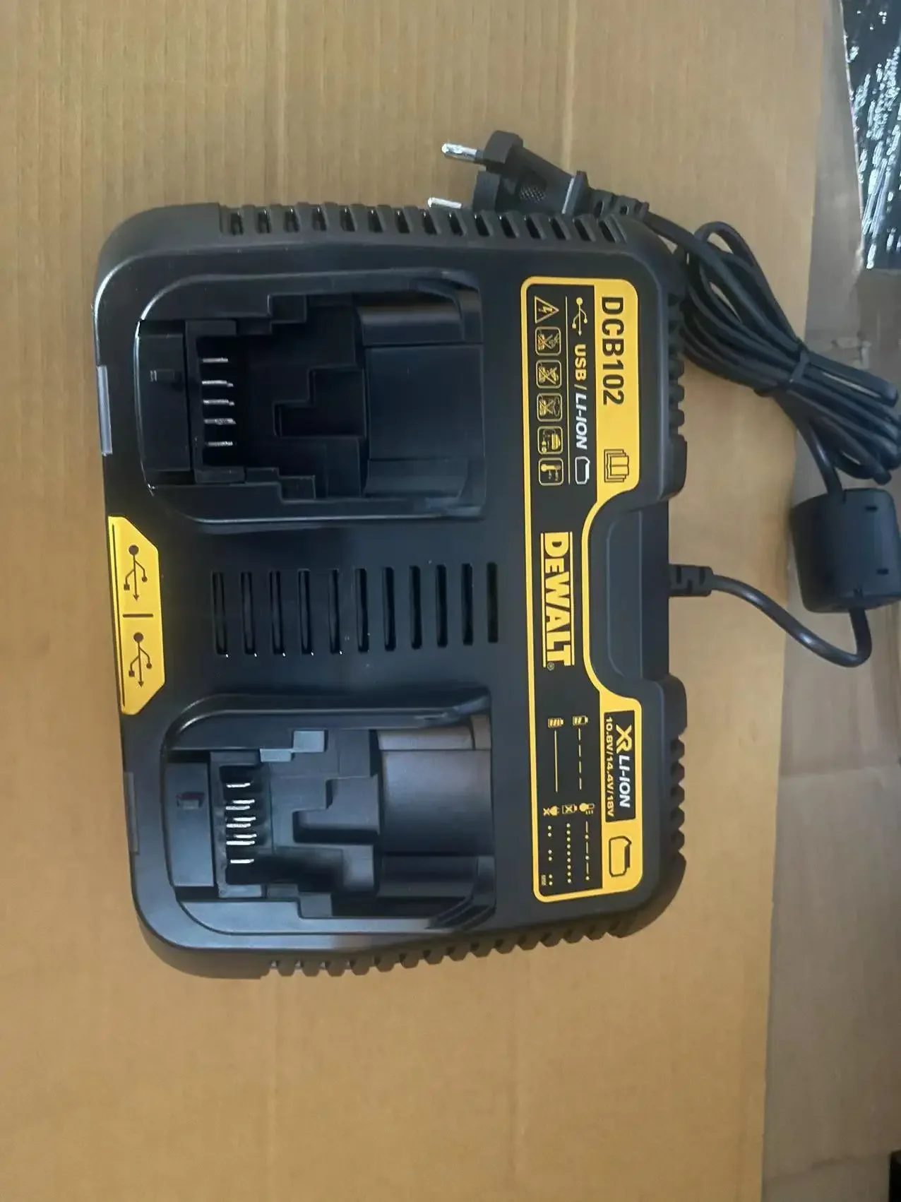 

Dewalt DCB102 10.8-18V 4.0A Dual Lithium Ion Battery Charger 220V Only