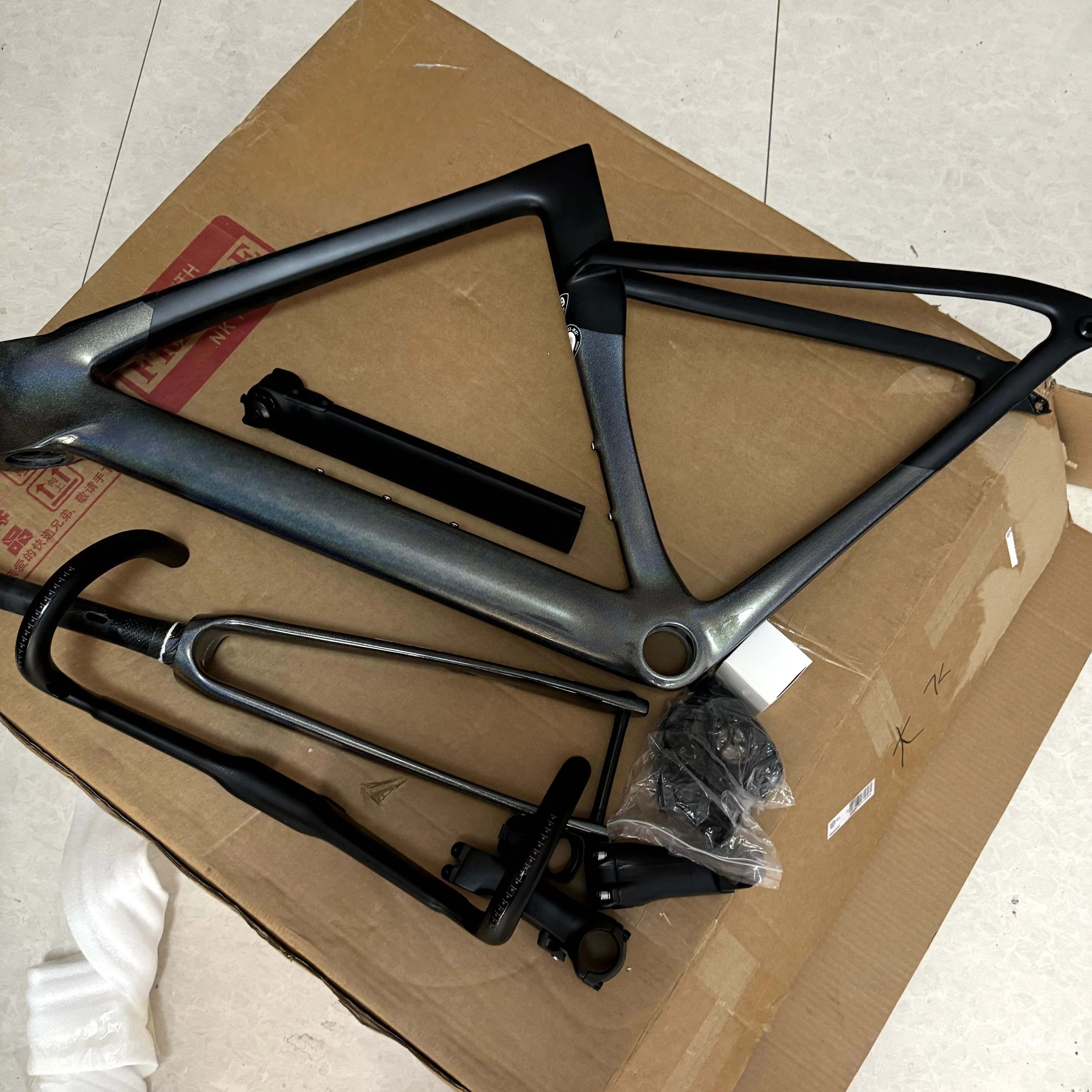 

Hidden Carbon Fiber Road Bike Frame T1100 Bicycle Frame Vg Custom Paint