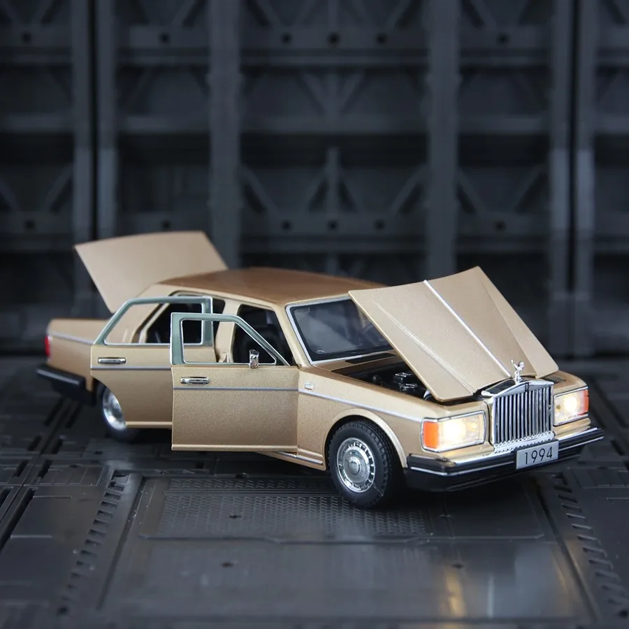 

1:32 1994 Rolls Royce Silver Spur III Alloy Diecast Model Classic British Luxury Sedan Simulation Static Display Toy Car