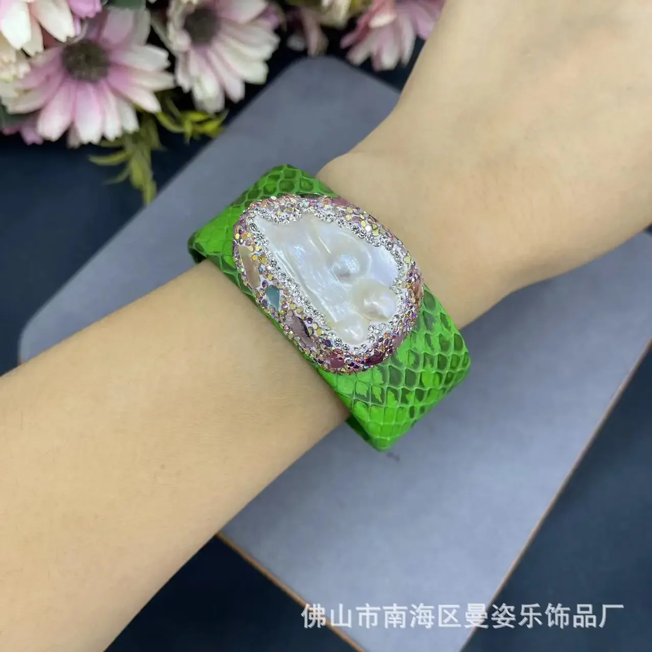 25Mm wide leather baroque pearl thickened live bracelet exported to Europe America and winter popular natural stone jewelry