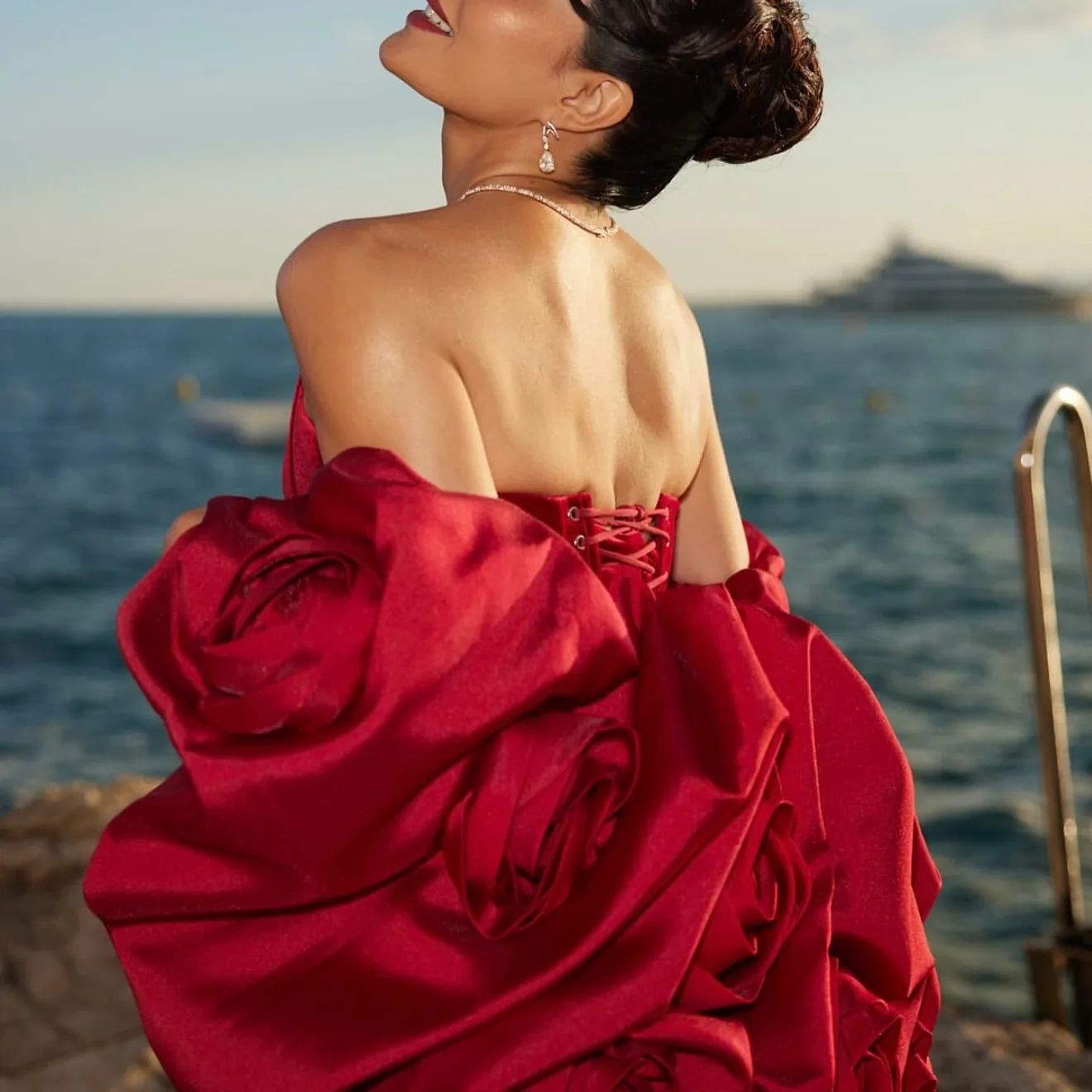 

Pretty Red Handmade Flower Bicep Cape Bloom Women Jackets Cloak Floral Jacekt Female Cape For Photoshoots
