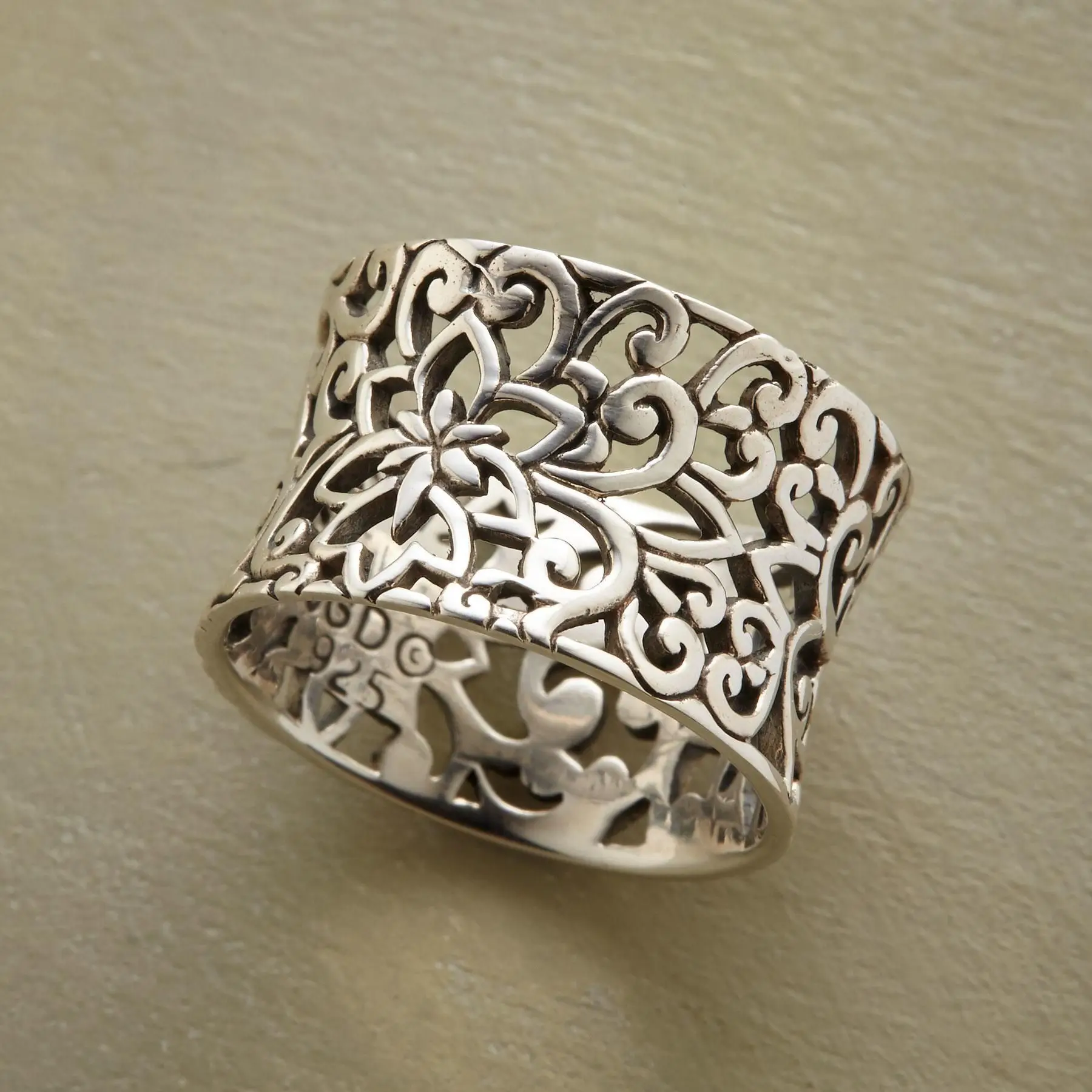 New trend irregular retro hollowed-out floral metal women's ring