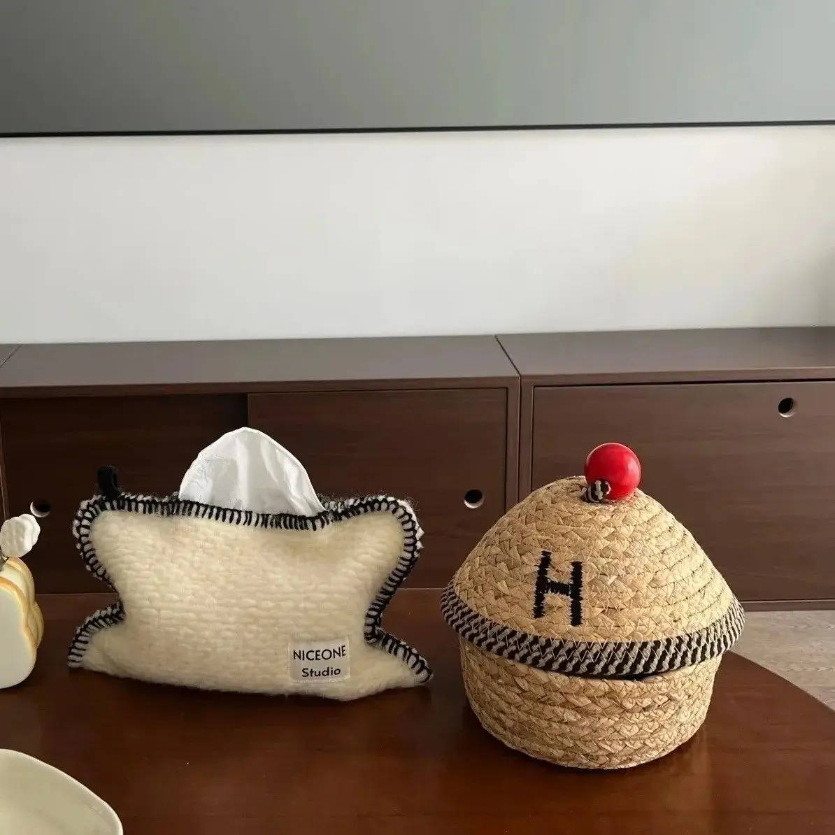 

Handmade cartoon eco-friendly storage box, cute desktop snack, bedside miscellaneous woven storage basket with lid