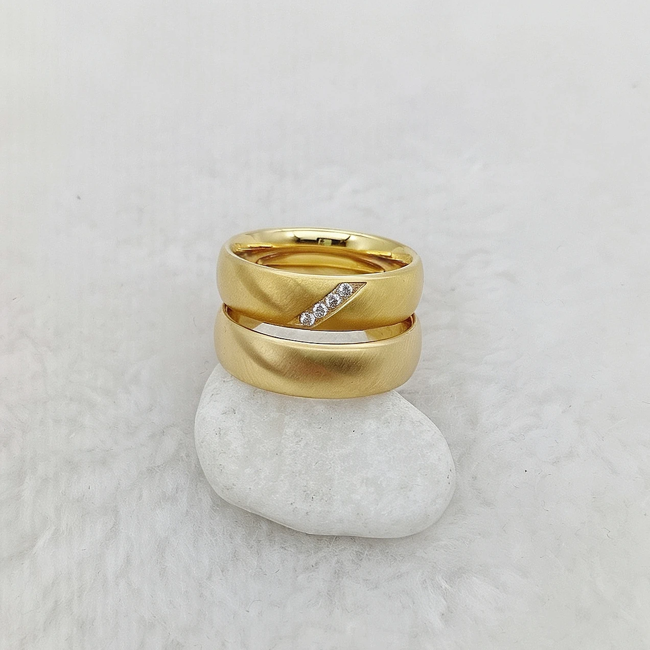 1 Pair Brushed Matte His And Hers Couple Rings 316L Stainless Steel Golden Wedding Bands Promise Rings for Men and Women