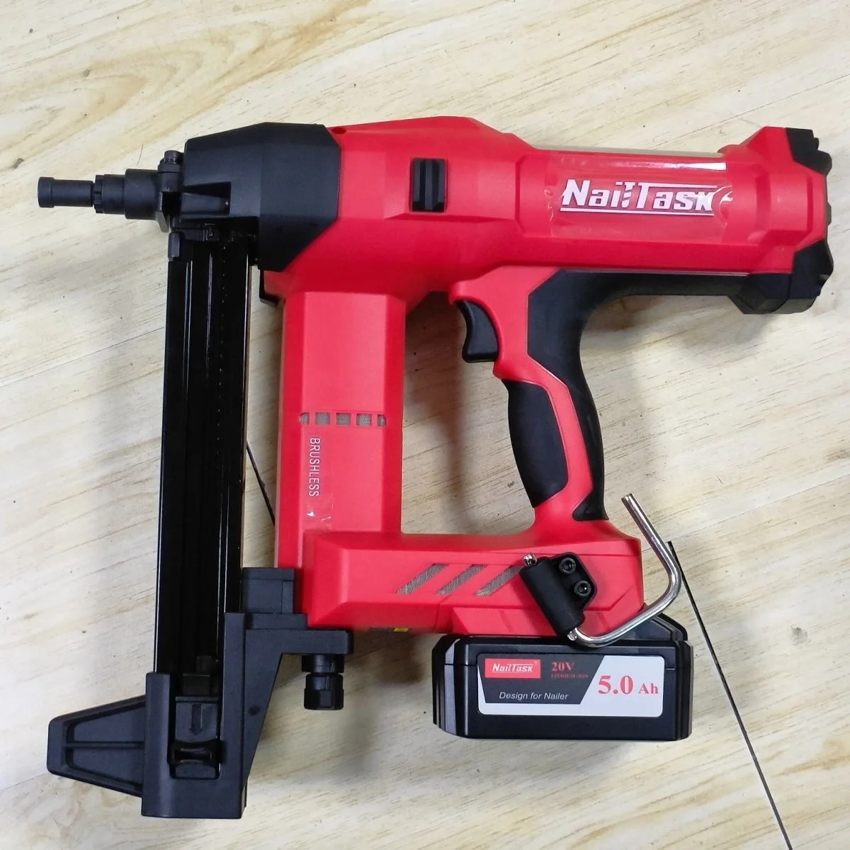DCCN90S2 Woodworking Tools Nail Gun Machine Stapler Cordless Concrete Nailer Lithium Battery Nail Gun