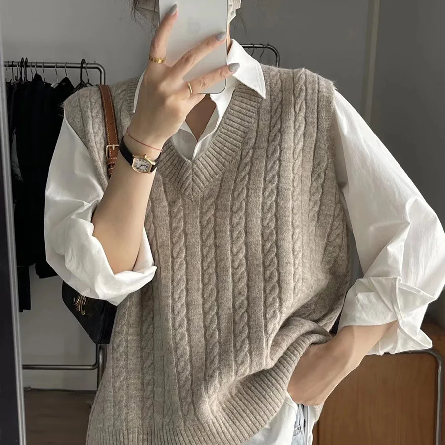 

2024 OOTD Solid V-Neck Knitted Vest Vintage Stylish Pullover Twist White Black Youthful Autumn And Winter Woman Female R169