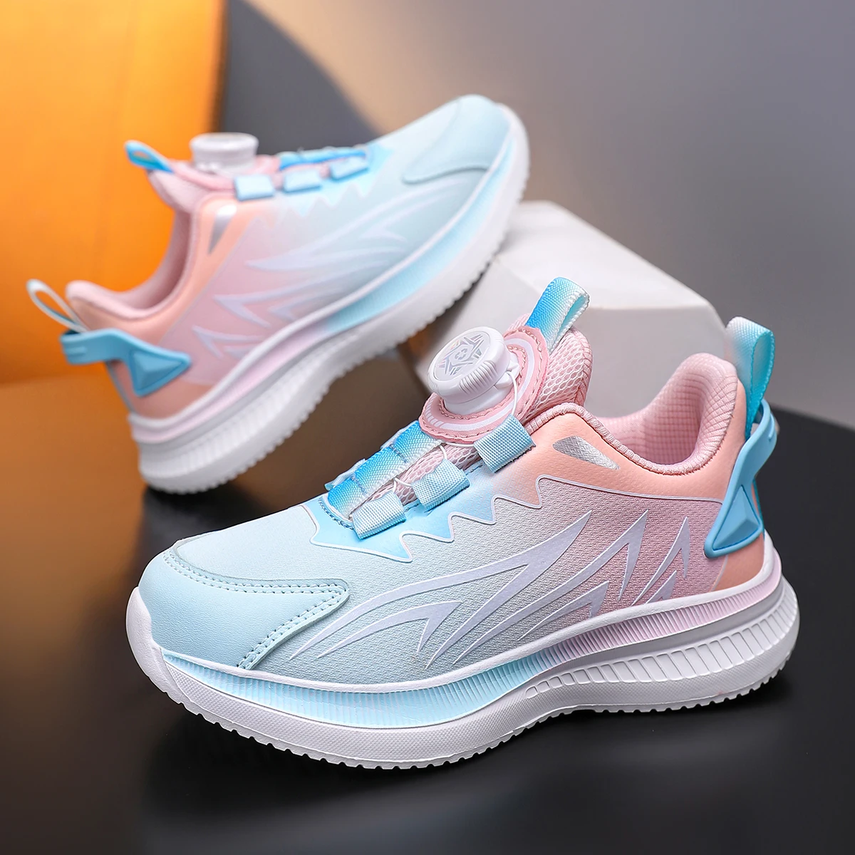 

Детская спортивная обувь, новые дышащие удобные тренировочные спортивные кроссовки для бега, прогулочная обувь с мягкой подошвой и отскоком для детей