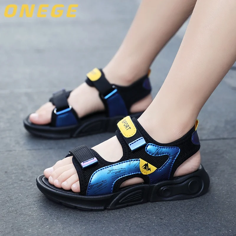 

A Pair of Fashionable and Comfortable Children's Sandals for Boys, Thick-Soled Wear-Resistant Beach Shoes, Men's Outdoor Sports Shoes