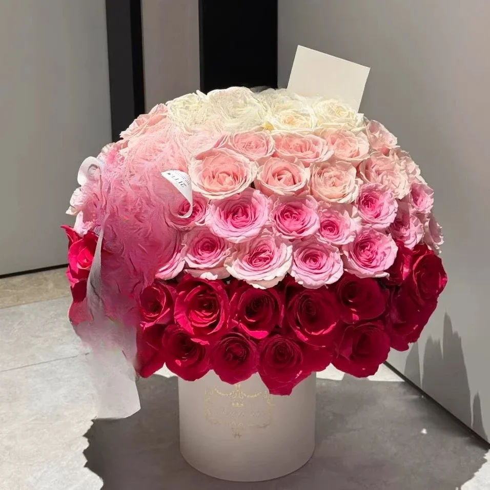 Pink gradual change hug bucket gift object friend/colleague, lover