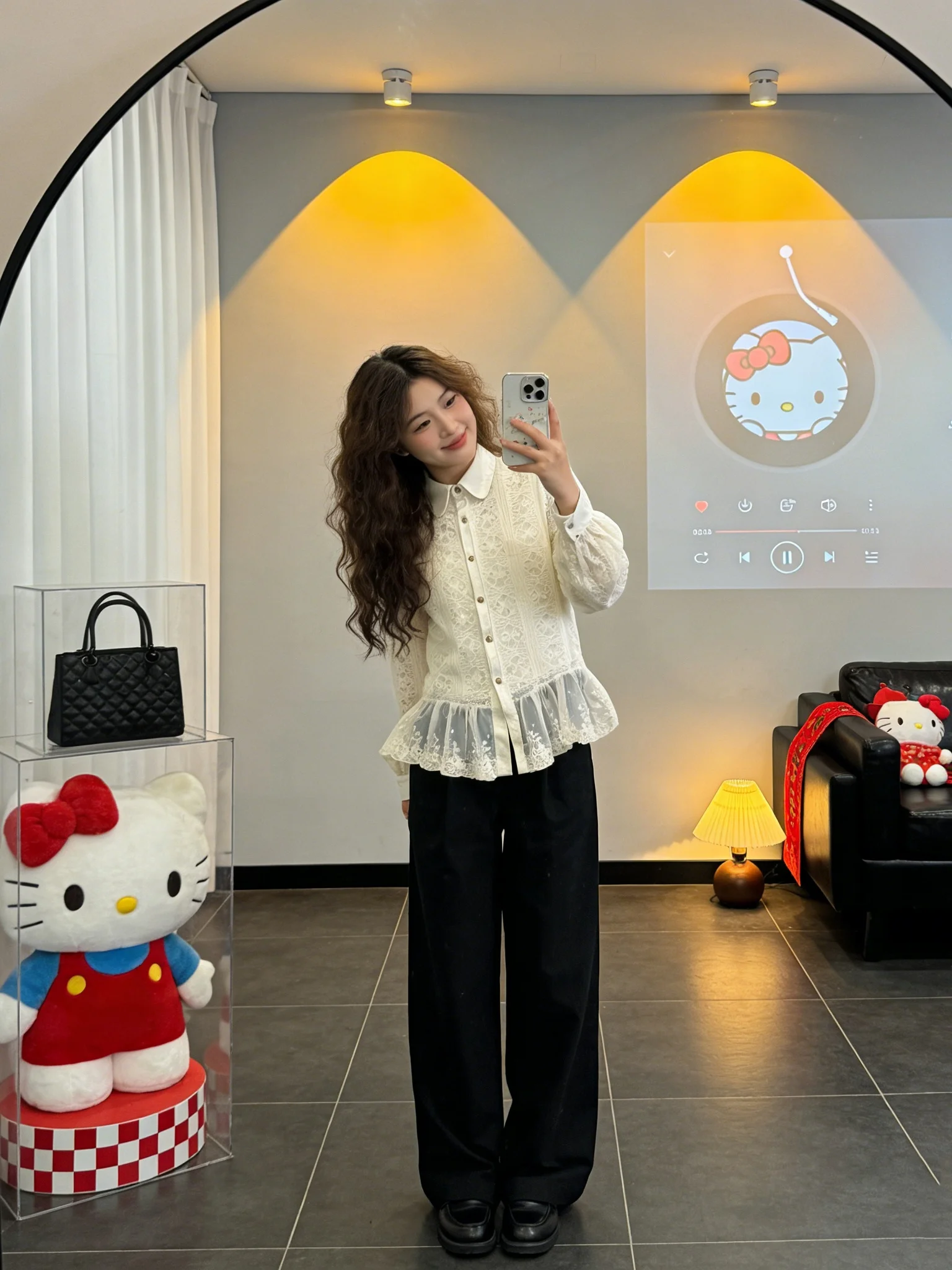 

Elegant Lightweight Luxury Lace Patchwork Turn-down Collar Heavy Embroidery Loose Slimming Layering Base Shirt Top for Women