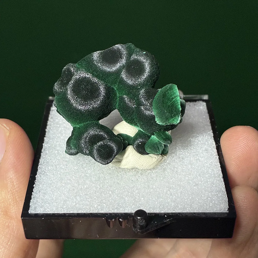

A1-4B Natural Mineral Crystal Specimen Decorations From Congo Stones and Crystal Box size:52*52*52 mm