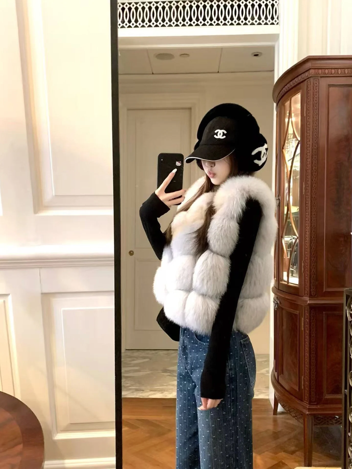 Eco-Friendly Women's Faux  Fur Vest Outerwear Short Style round Neckline New 2026 Autumn Winter Fashion Ladies Jacket