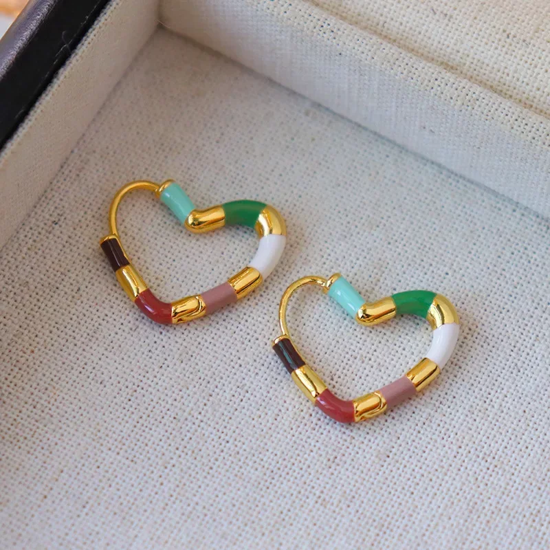 الأزياء والمجوهرات الحلو الكورية مزاجه الملونة المينا القلب أقراط للنساء هدايا الزفاف حساسة تصميم الملحقات