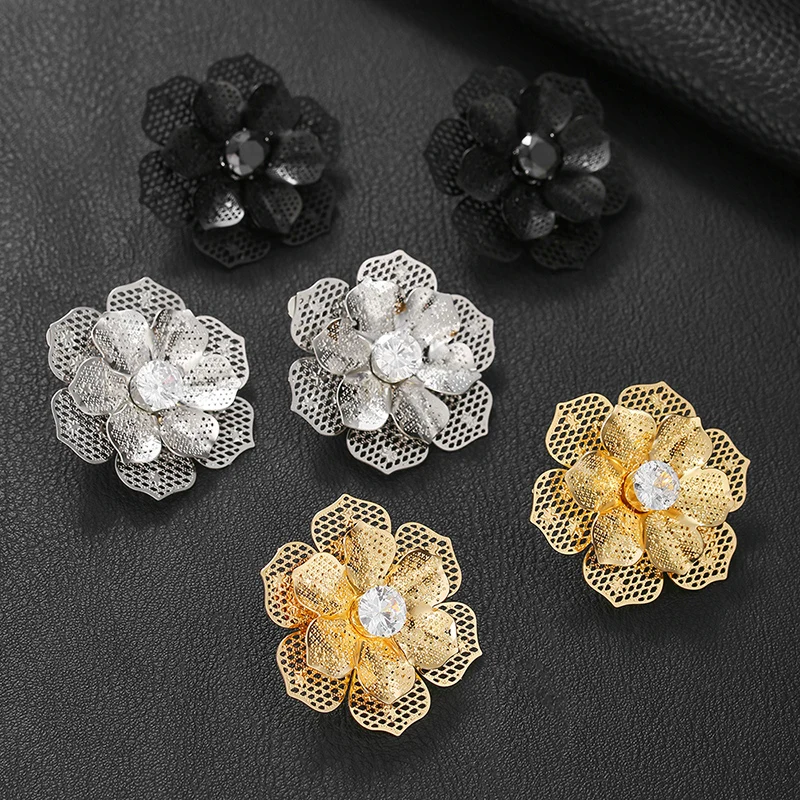 Moda exagerada 2 camadas de metal flor clipe em brincos para mulheres retro dimensional oco zircão brincos jóias de declaração