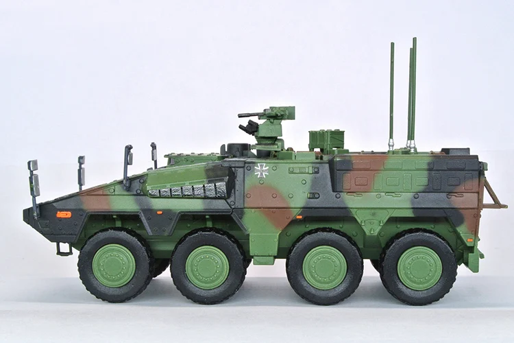 1/72 63110 German boxer dog multipurpose armored vehicle A2 Finished simulation ornament