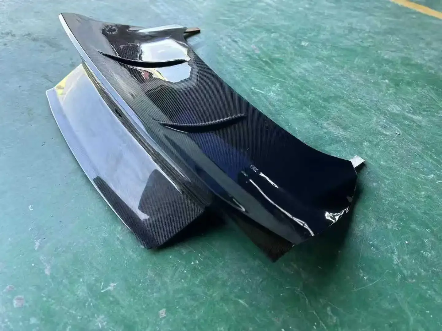 High Quality CSL Style Carbon Fiber Trunk for 2015-2023 Mustang Rear Tailgate Decoration Screw Installation view 6