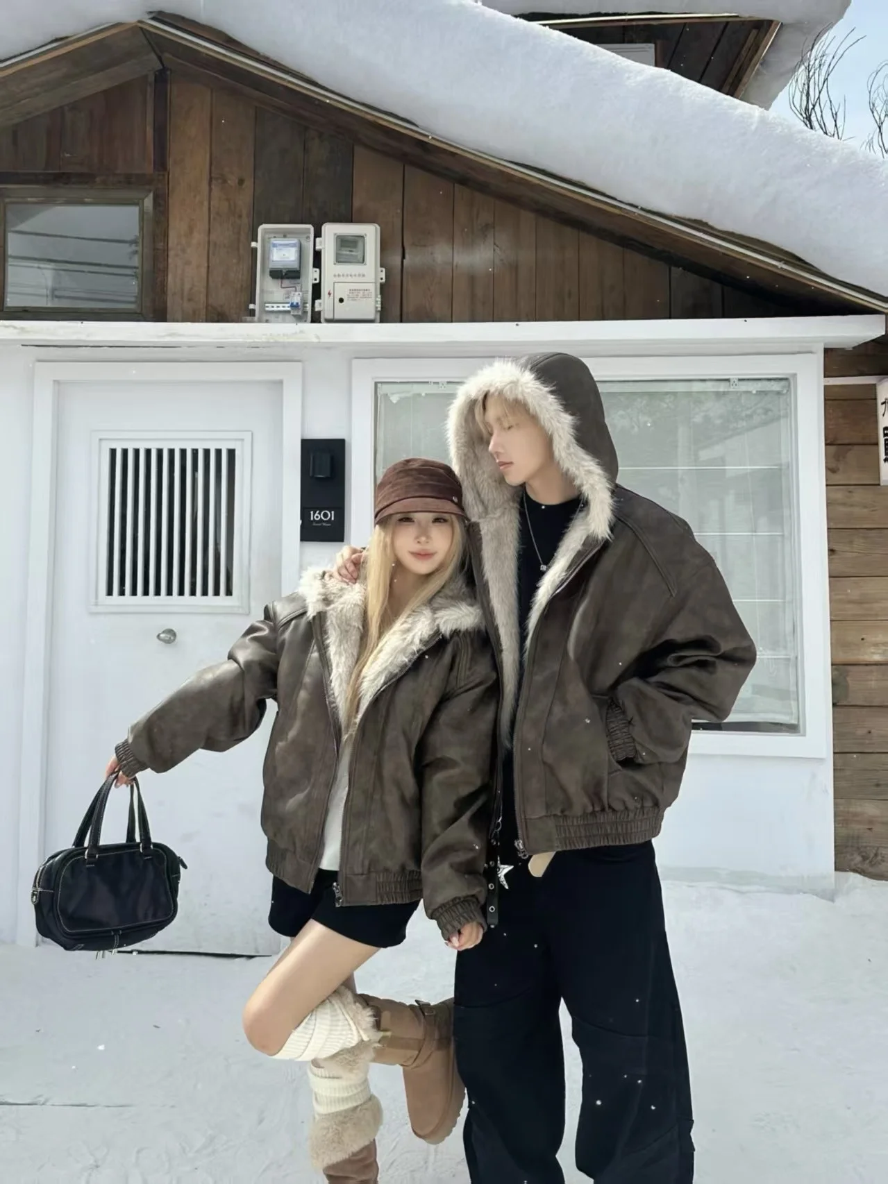 

Ретро американский Sle Thiened из искусственной кожи с меховым воротником, пальто с капюшоном и хлопковым наполнителем для пар, зимняя одежда, повседневная ...