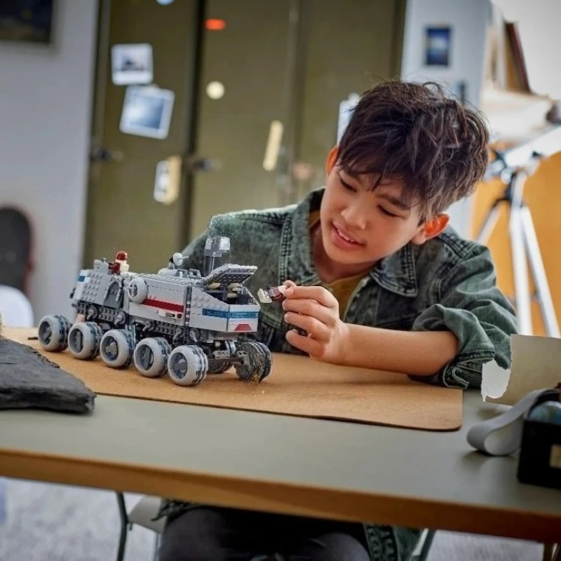 共和国ジャガーノートのクローン・バトル・ミッション組み立て式輸送車両玩具 813ピース