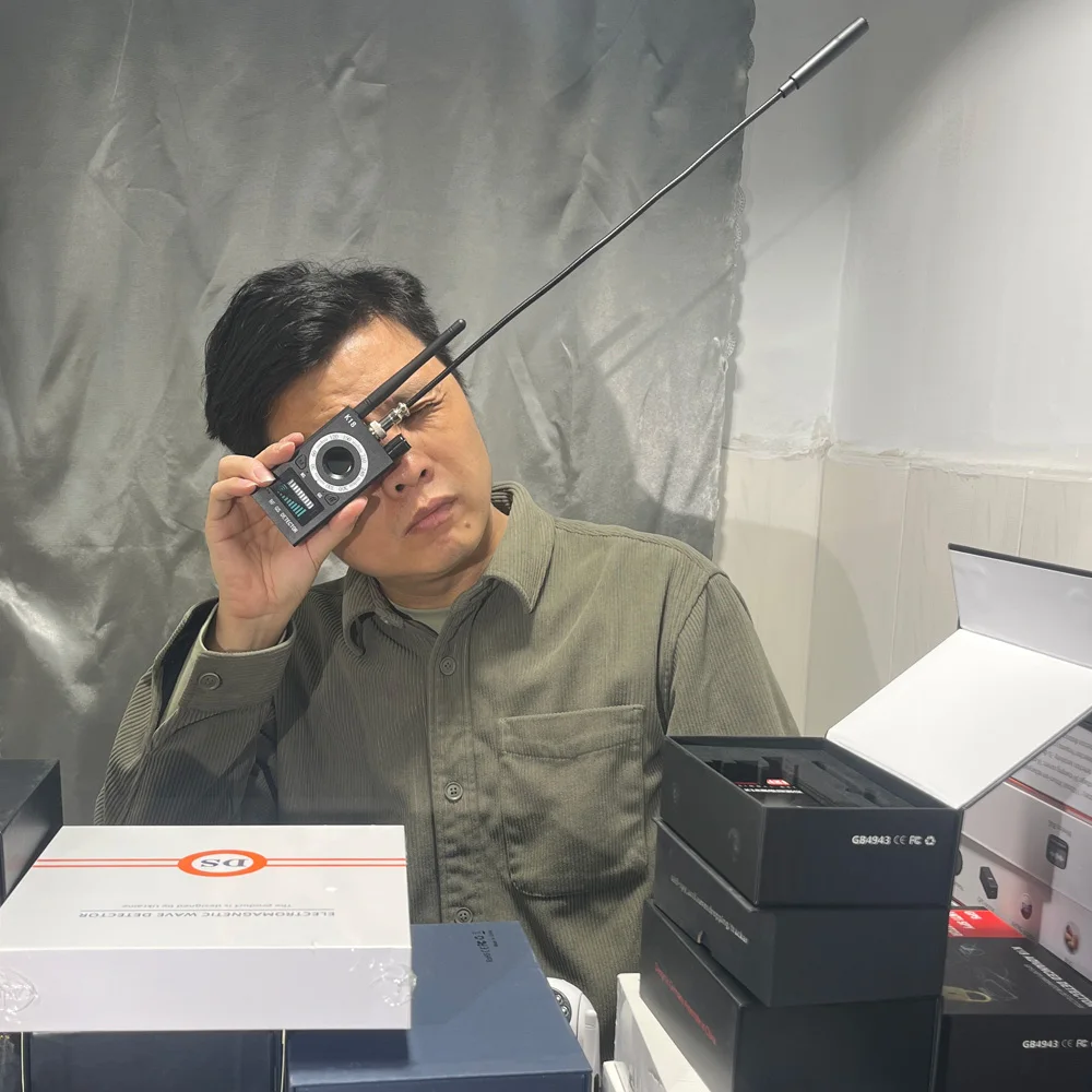 

Детектор скрытых устройств K18 в металлическом корпусе - Высокочувствительный чип, автоматическое сканирование частот для обнаружения беспроводных камер, GPS-трекеров, устройств для прослушивания, с большим радиусом действия