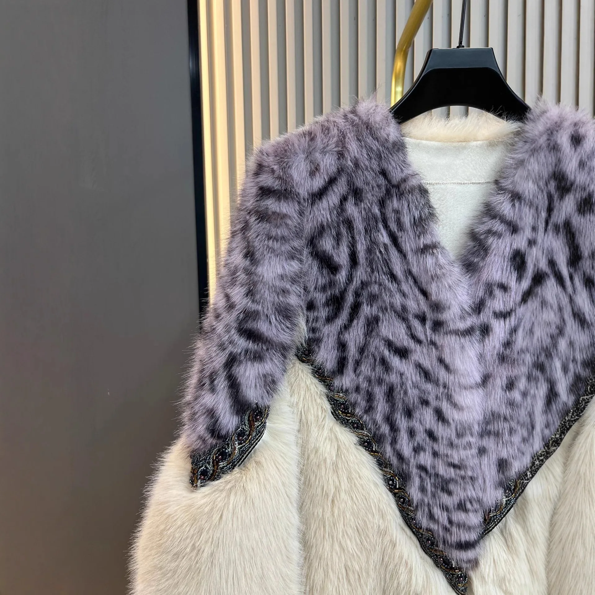 Faux Fur One-Piece Coat for Women 25 Winter New Fashion Leopard Print Thickened Warm Elegant Age-Reducing Faux Fur Coat