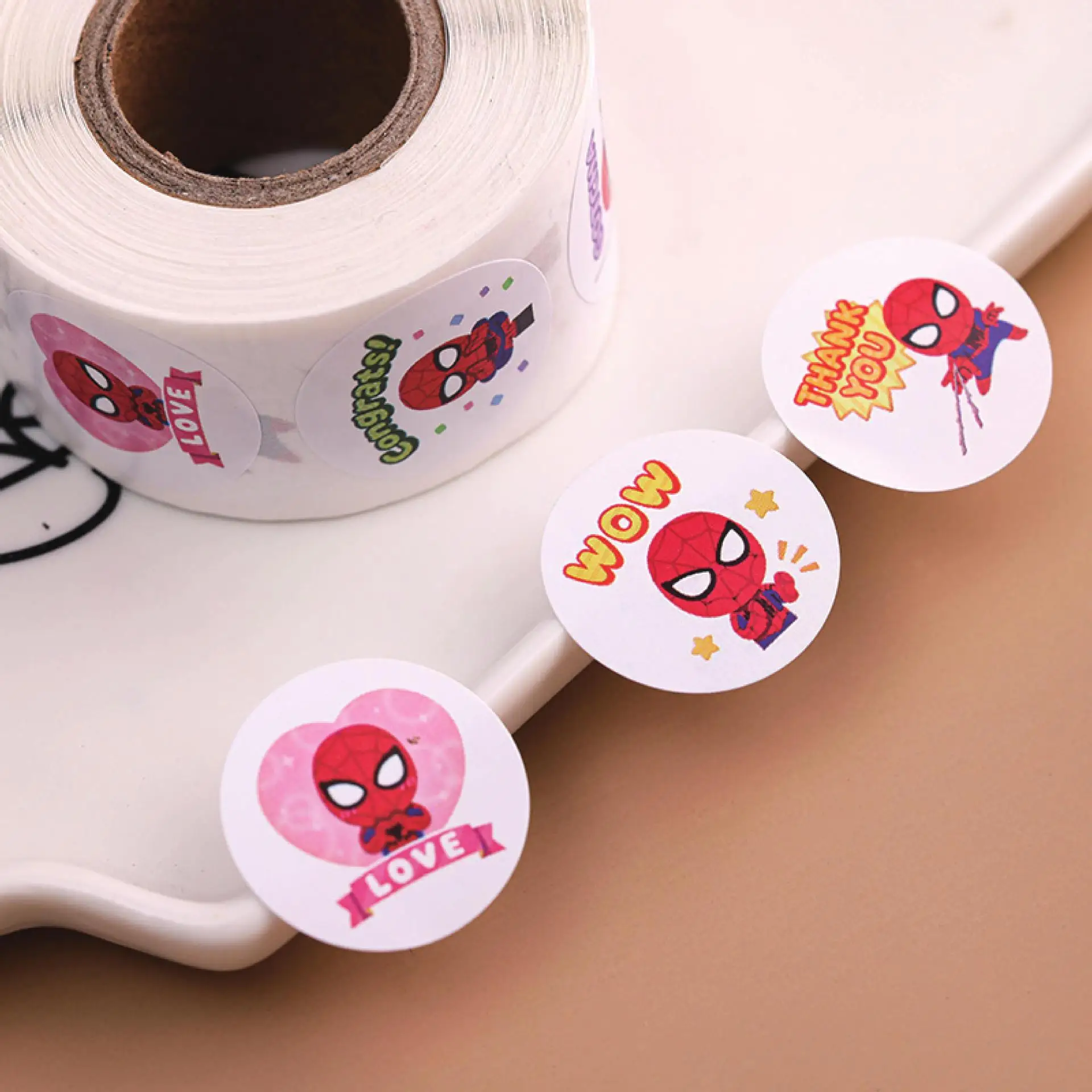 500pcs/Roll Spider-Man Round English Reward Cartoon Sealing Stickers DIY PVC Laptop Decals Decoration Stiker Reward Gift Toys