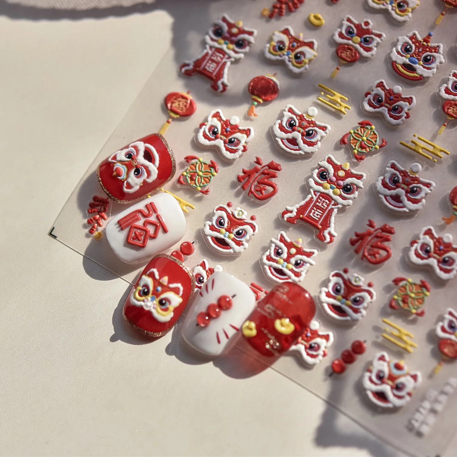 5D レリーフネイルステッカー日本の文具フォーチュン覚醒ライオンヘビ年自己粘着ネイルアートステッカー DIY 新装飾
