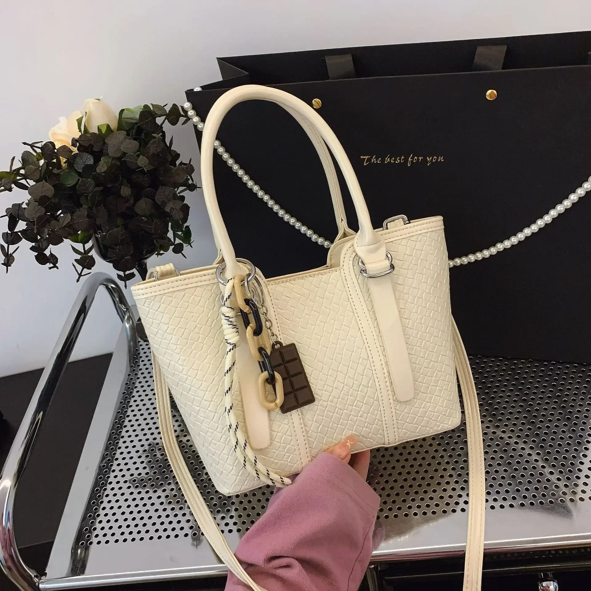 

2025 Premium Korean Minimalist Bucket Bag - Women's Handheld Single Shoulder Bag with Niche Luxury Design