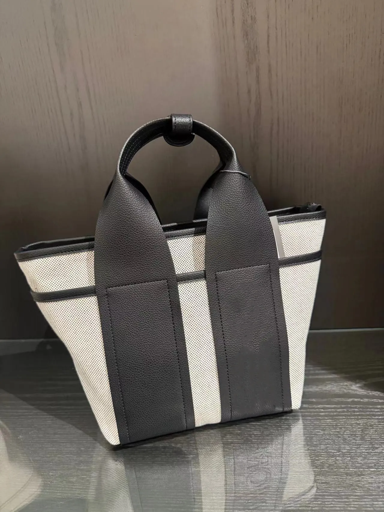 

Ladies Luxury Golf Handbag Versatile Sports Shoulder Messenger Bag Women Outdoor Tennis Storage Pouch Casual Commuter Tote