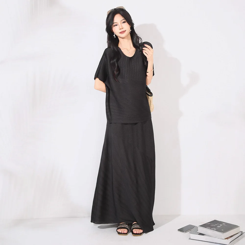 

MIYAKE Fashionable Stylish Casual Pleated Suit Design Round Neck Pullover Loose Top and High-waisted Long Skirt Two-piece Set