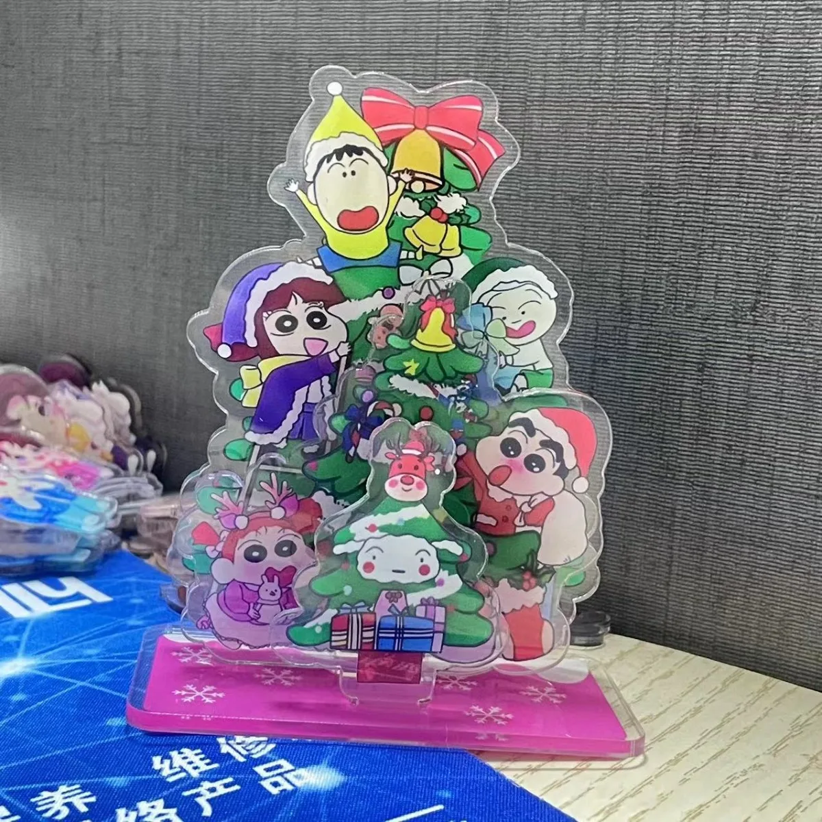 هدية الكريسماس ثلاثية الأبعاد تلوين شينشان الاكريليك زخرفة لطيف حامل سطح المكتب الديكور للأطفال 2025