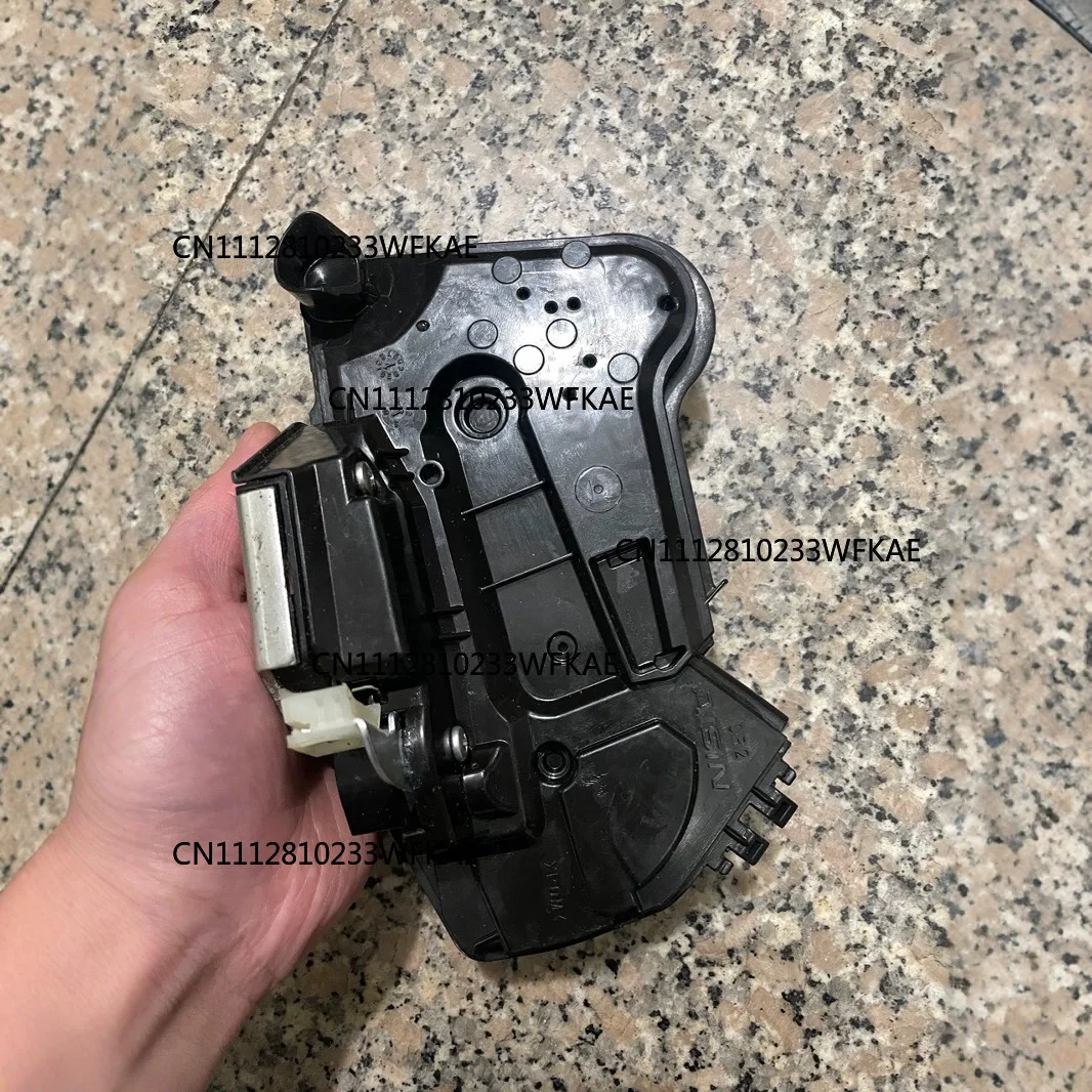 69030-02620 Suitable for Toyota Corolla Leiling Camry Rongfang Highlander Right Front Door Central Control Lock Machine