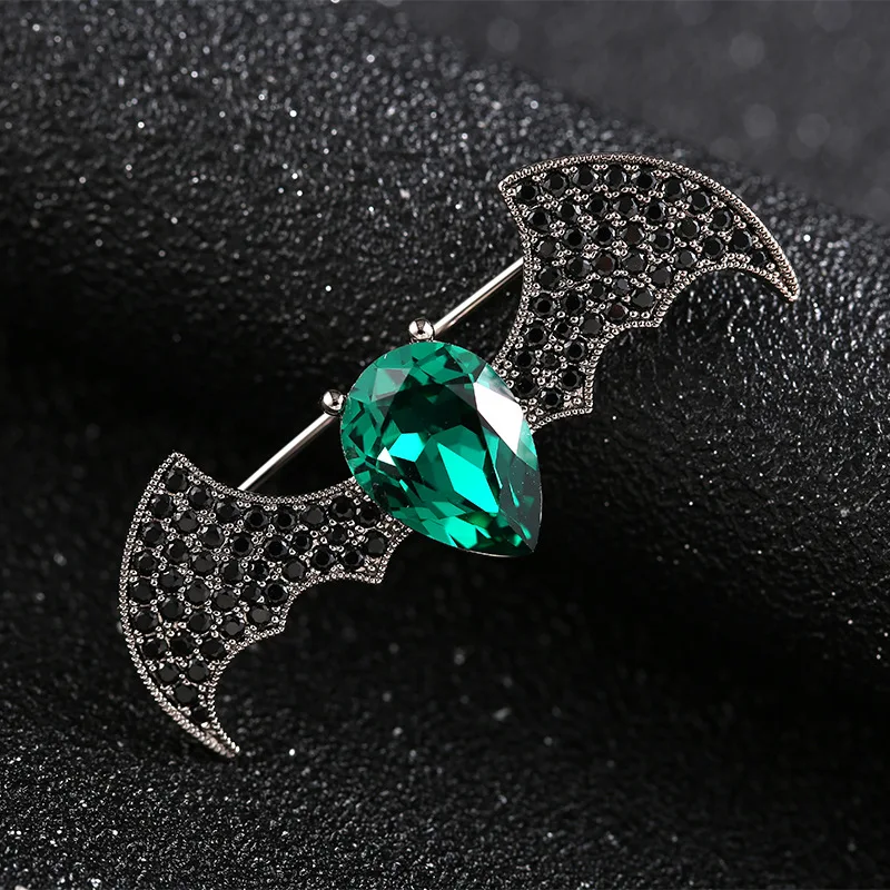 Classic Vintage Crystal Bat Brooch Luxury Rhinestone Suit Brooch Senior Jewelry Corsage for Men and Women Clothing Accessories