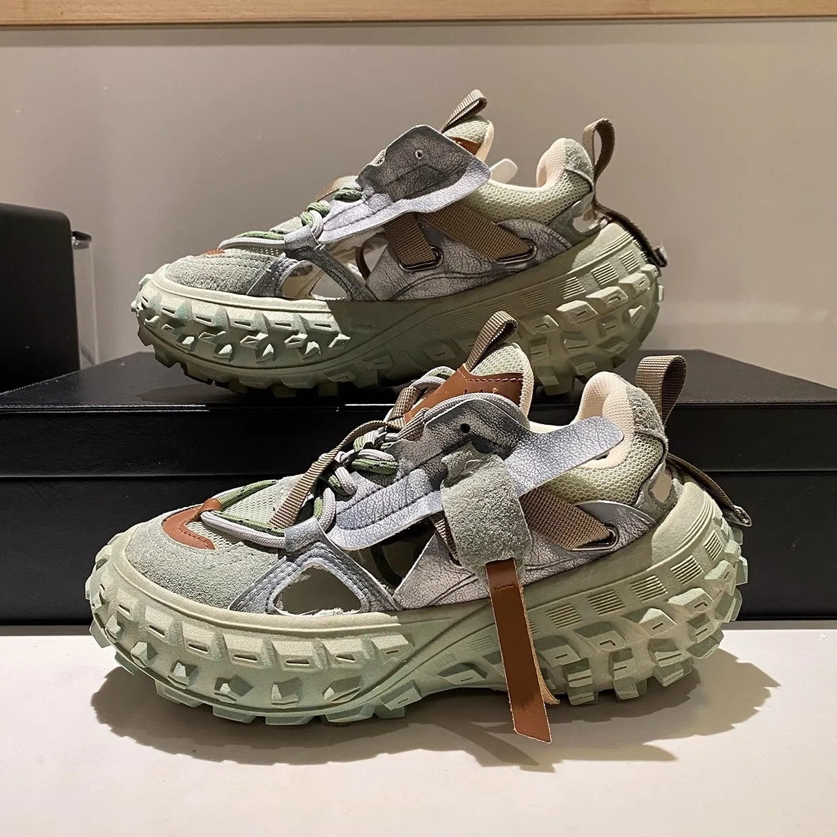 

Mesh Breathable Women's Training Shoes 2025 Summer Cyber Celebrated Thin Hollow Height Increasing Sports Running Shoes