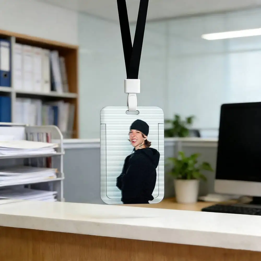 Die Albumkartenhalter von Singer Young Miko mit Lanyard eignen sich für Ausweise, Fahrkarten, Studentenausweise und sind ideale Geschenke für Freunde. – Detail 7
