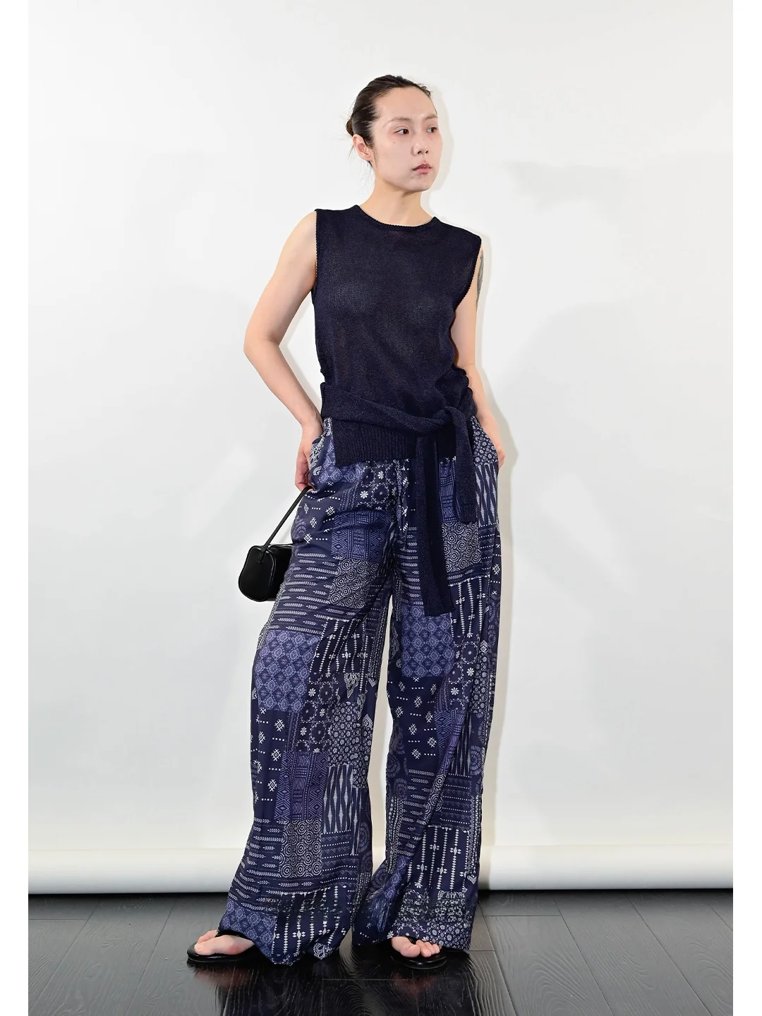 

Жилетка Blue Studios из льняной трикотажной ткани с поясом, летняя коллекция 2025, модная, простая, однотонная, из других материалов, 00%