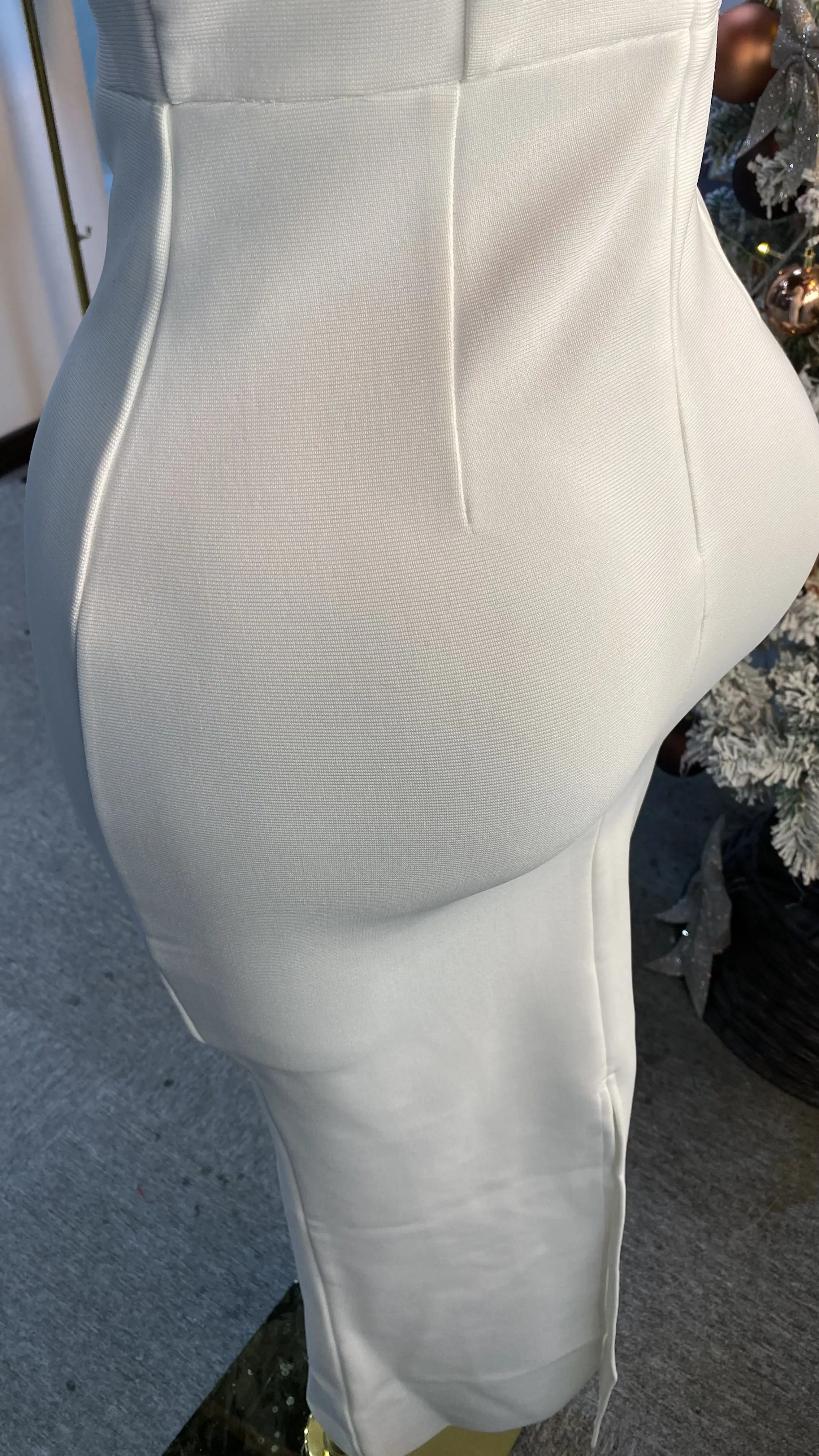 Custom-made, luxurious, and elegant floor-length evening gowns, perfect for women adorned with tassels.-GZXX128