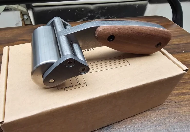 

Heavy Duty Stainless Steel Roller Roller DIY Leather Handmade Leather Goods Roller 630g/60mm