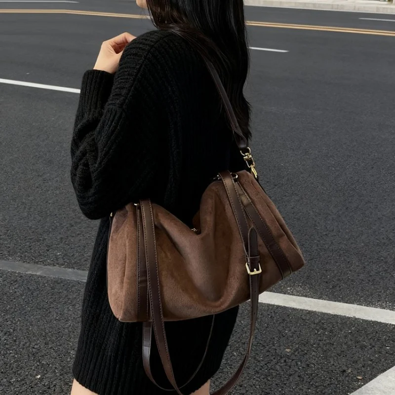 

High-End Women's Shoulder Bag Made Of Premium Leather With Trendy Paris Vintage Daily Look