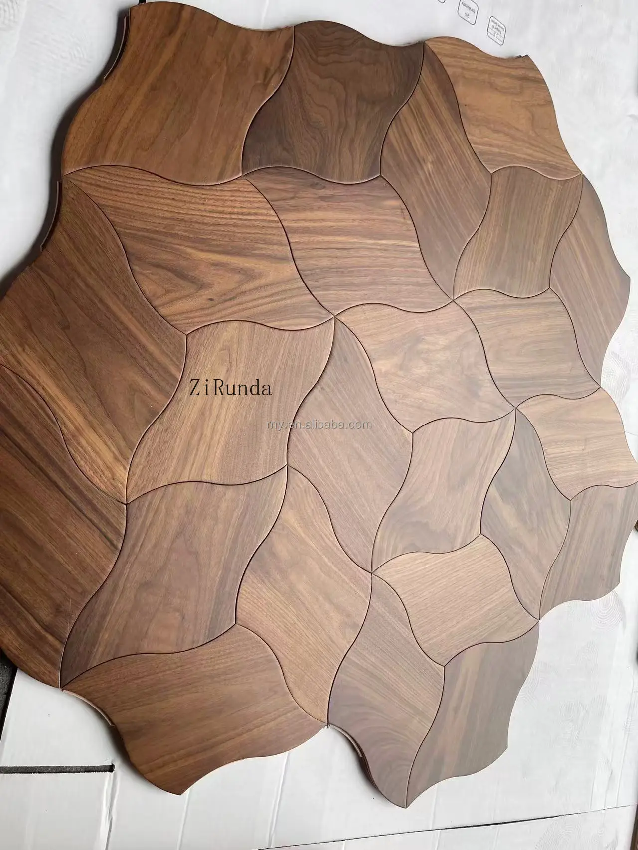 نسخة مخصصة من أرضية خشب البلوط والجوز الصلب أرضية هندسية خماسية مخصصة فاخرة