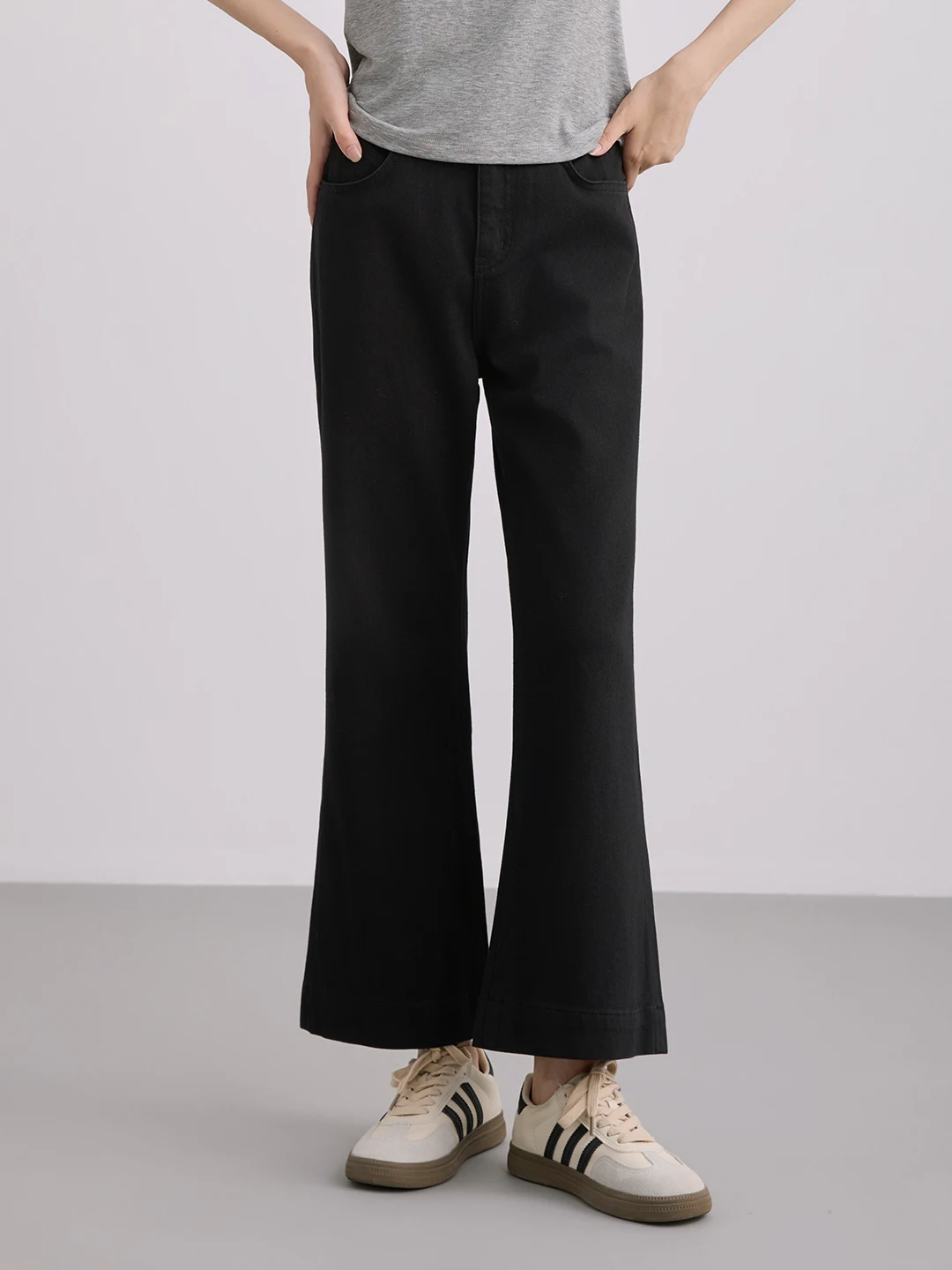 

Черные хлопковые стрейчевые джинсы с микро-клешем (9 дюймов), весна 2026, женские, премиум-класса, из денима, для невысоких.