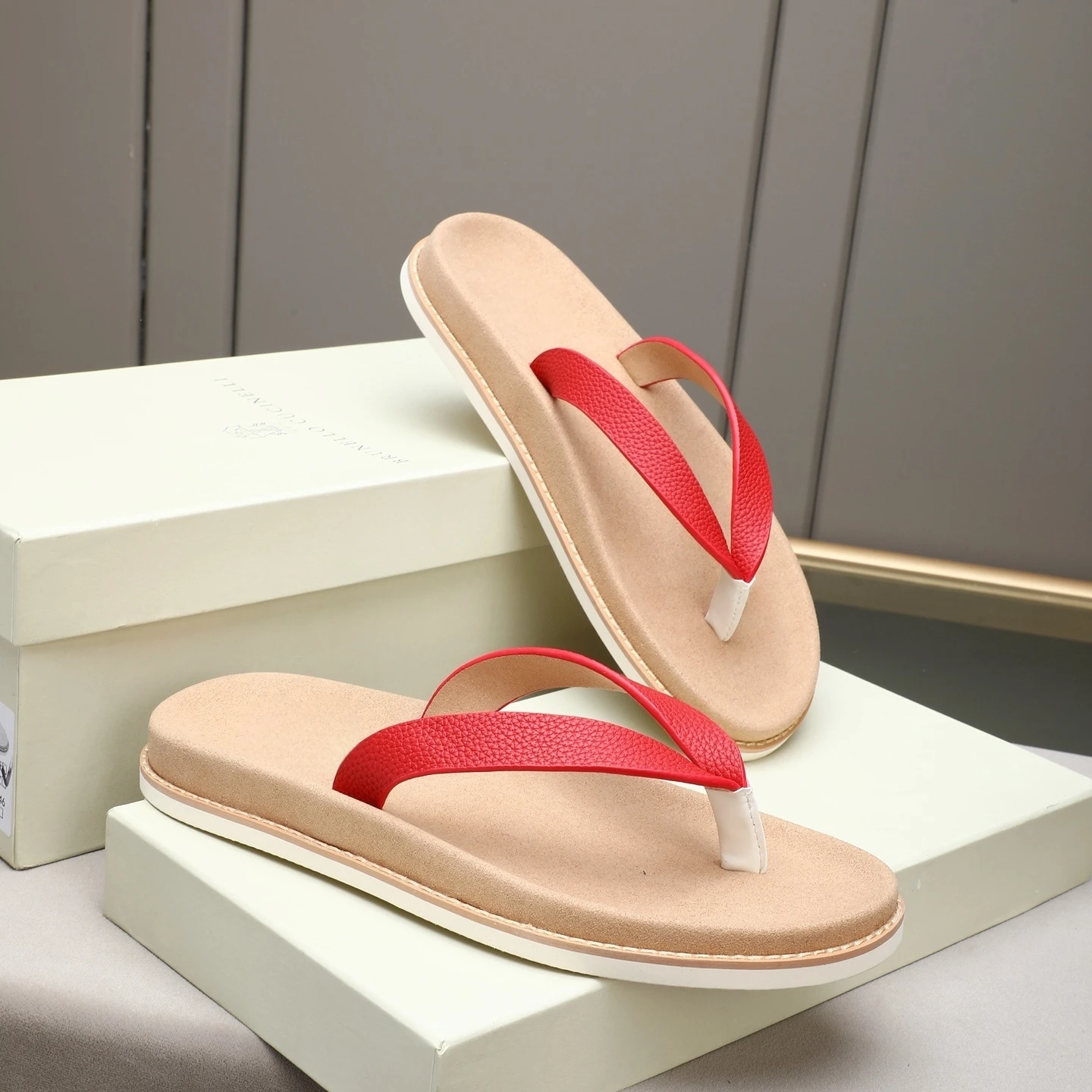 

Luxury Brand Men's Shoes Handmade Leather Slippers Beach Garden Shoes Fashion House Slippers Flip-Flops Sandals Holiday Gifts